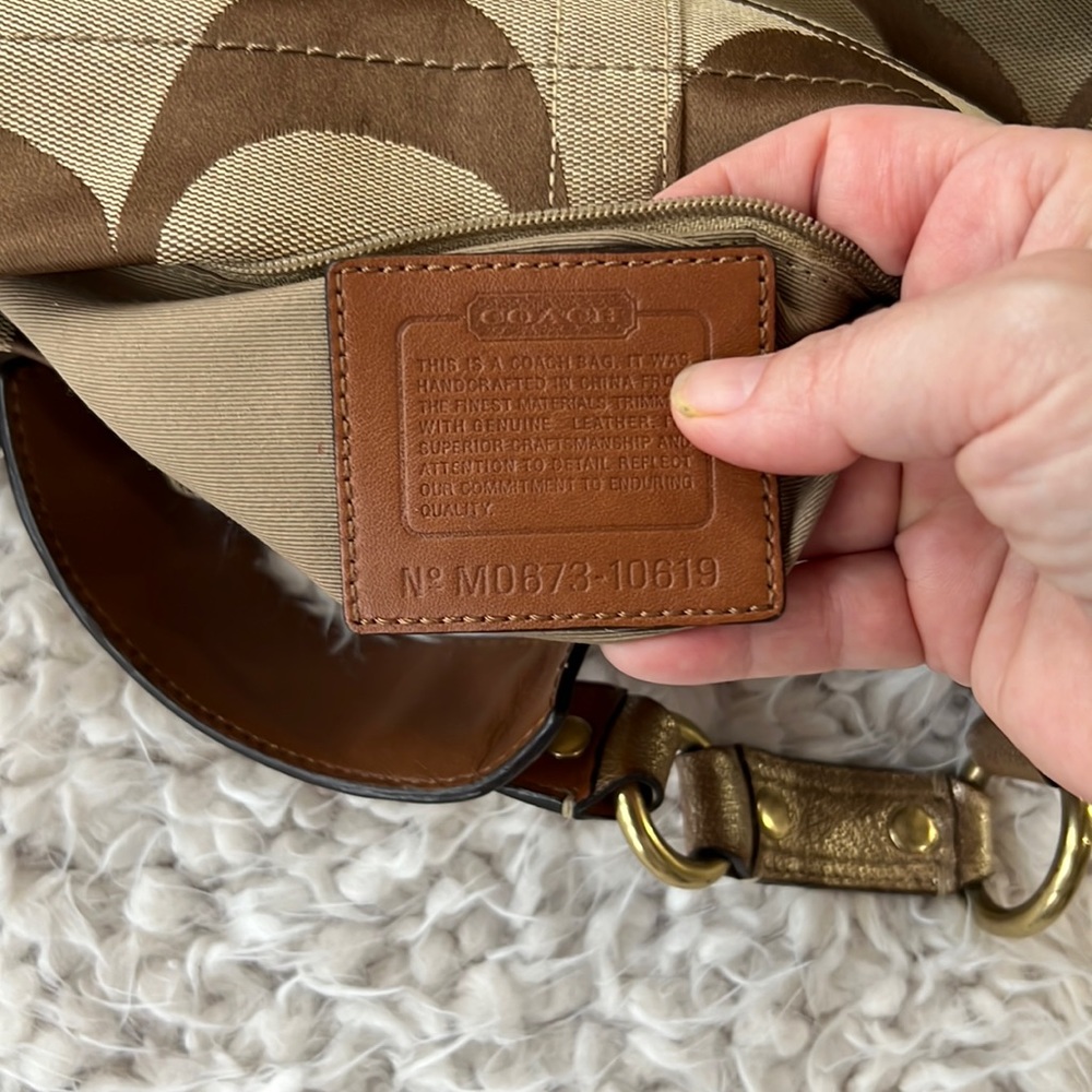 Authentic Coach 10619 Carly Tote Purse Signature Hobo Shoulder